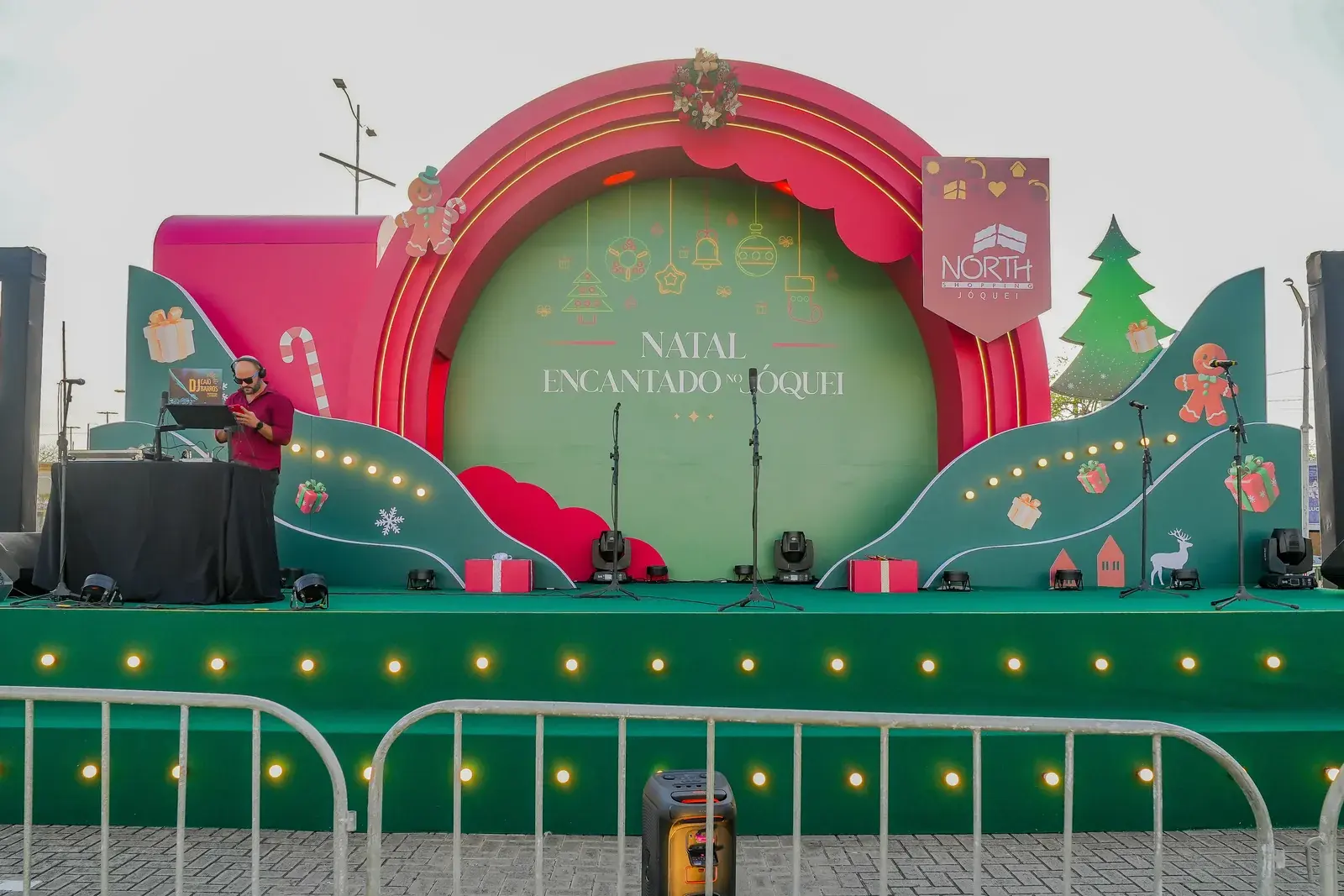 The Natal Encantado do Jóquei set stage, before the audience arrives