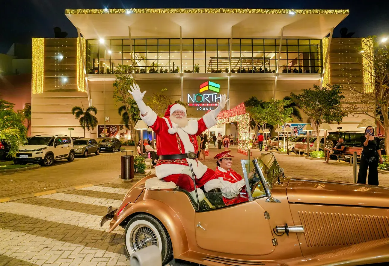 Arrival of Santa Claus — Enchanted Jóquei Christmas — North Shopping Jóquei